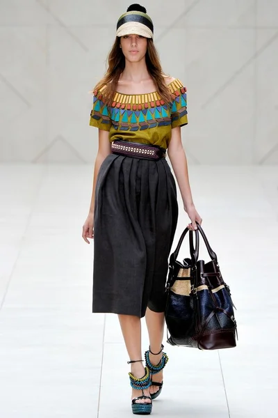 Look 15